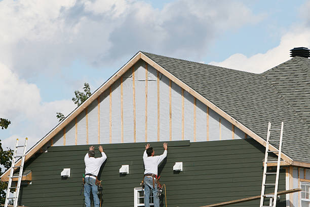Professional Siding Repair technician working in Hoffman Estates, IL